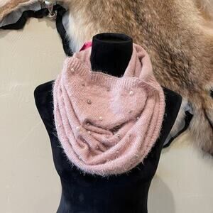 Betsey Johnson Funnel Infinity Fuzzy‎ Light Pink and Pearls Scarf